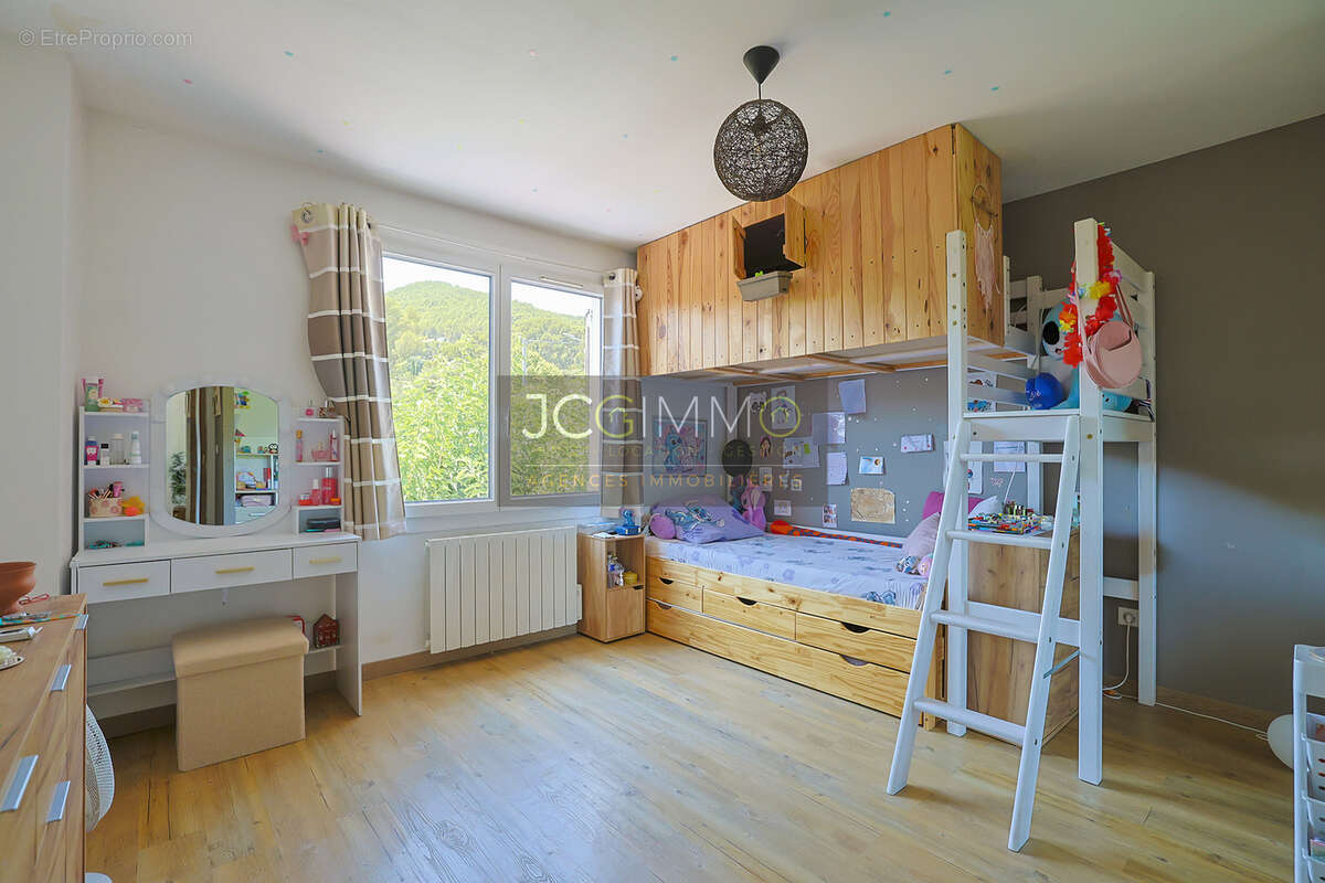 Haut de villa en duplex + jardin - photo 9