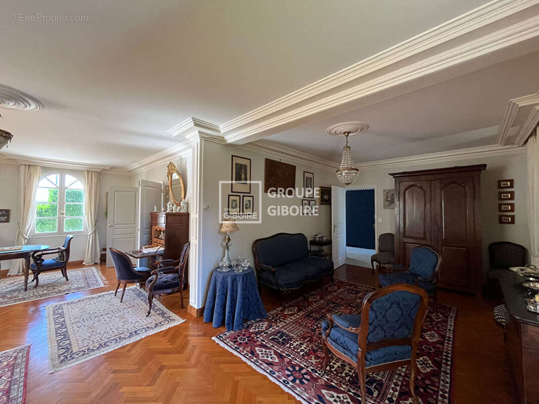 A vendre - agence giboire - demeure d'exception aux portes de rennes de plus de 227m² sur un parc arbore de 2355 m² - photo 6