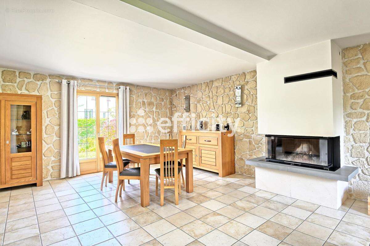 Maison à SAVIGNY-SUR-ORGE