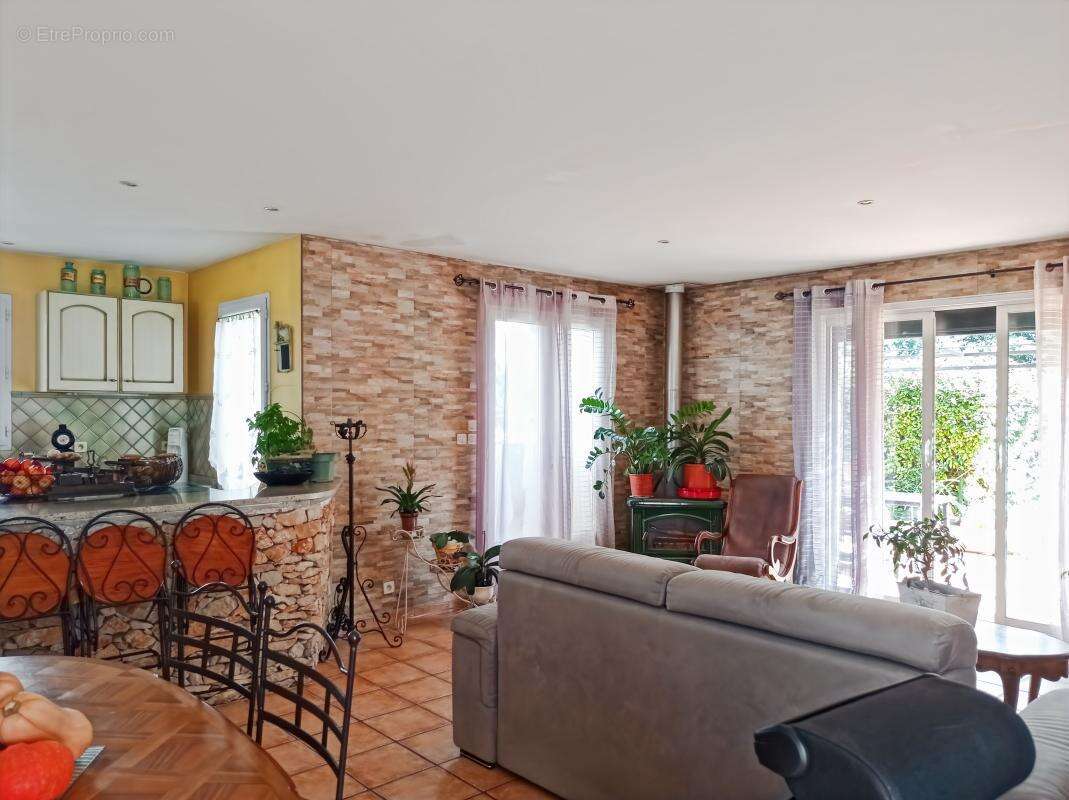Maison à LUSSAN
