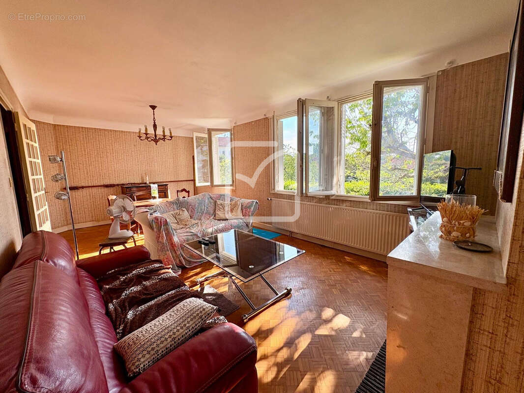 Maison à TERRASSON-LAVILLEDIEU