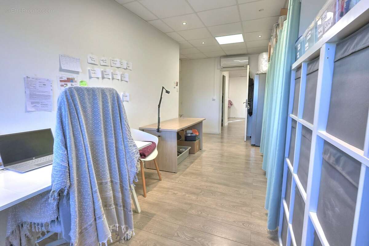 Commerce à VALLAURIS