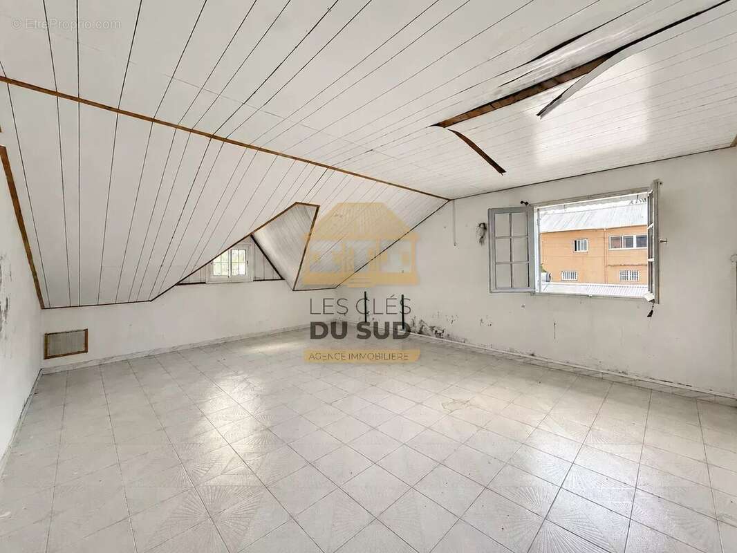À vendre - maison de type t7  de 210 m² environ - saint-joseph - 197 000€ - photo 3