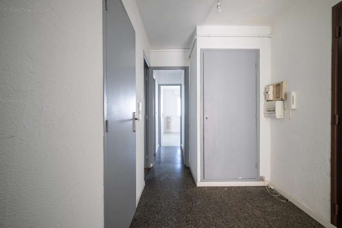 Antibes - 3 pieces - avec balcon et parking - photo 9