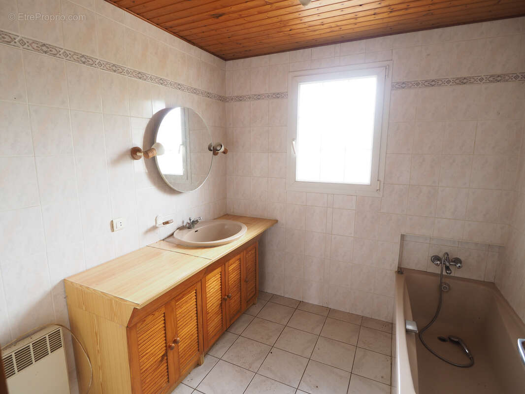 Maison familiale de 5 chambres, sur 12,80 ares avec piscine à 10 minutes de Belfort (REF VB3791) - photo 5