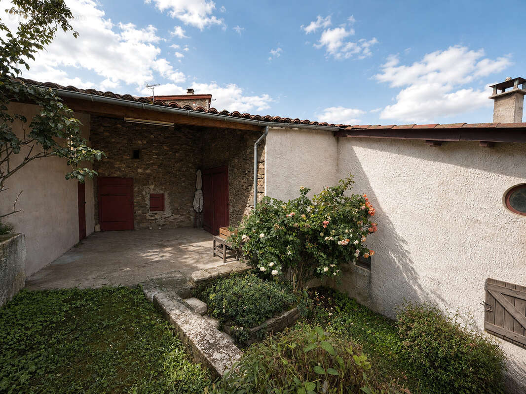 Maison à PAVEZIN