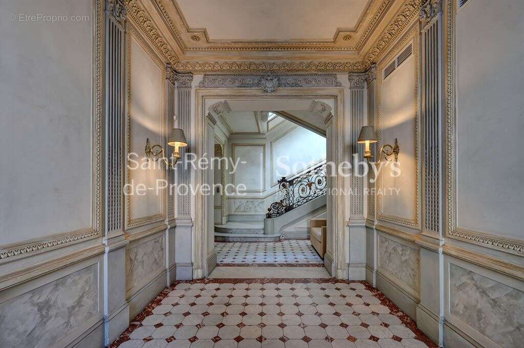 Exceptionnel hôtel Particulier du XIXè avec cour intérieure, au coeur du centre historique d'Avignon - photo 9