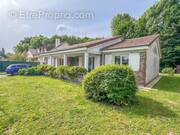 Maison à LE MESNIL-SAINT-DENIS