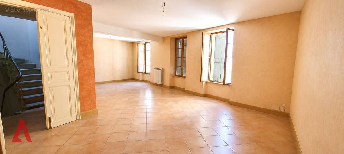 Maison de caractère de 208 m2 avec cour et garage, à deux pas des plages et de Béziers - photo 4