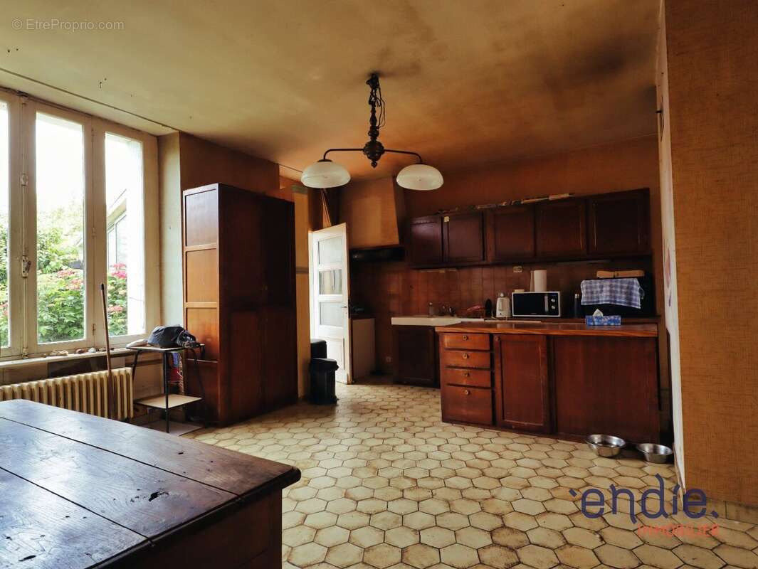 Maison familiale avec local commercial et appartement indépendant en centre bourg - photo 6