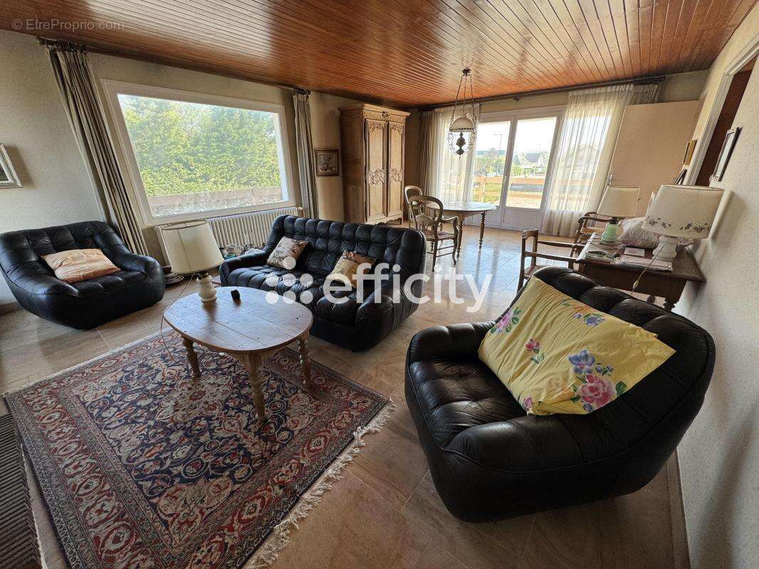 Maison 230 m² à Saint-Come-De-Fresne  - photo 2