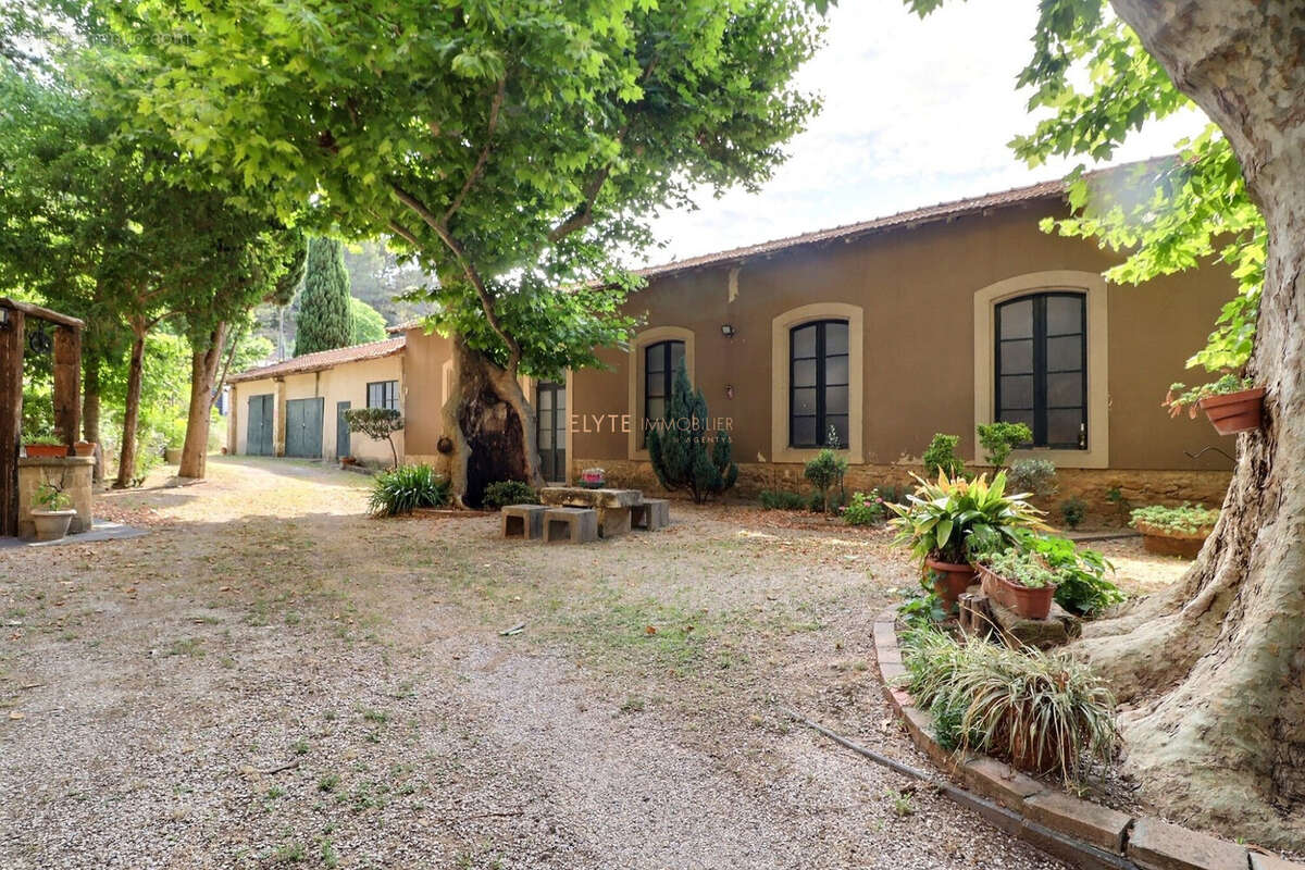 Maison à SAINT-CHAMAS