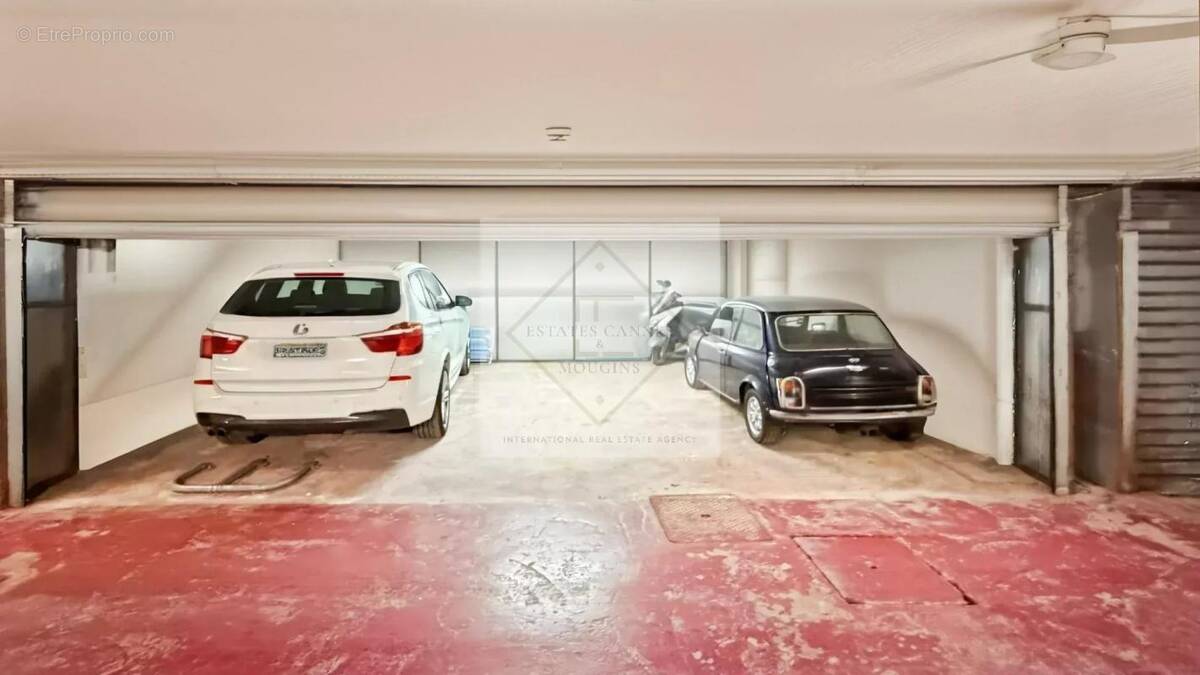 Parking à CANNES