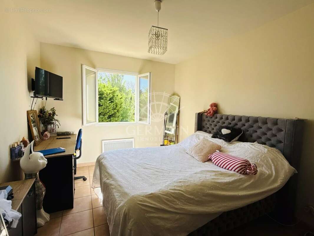 Maison à L'ISLE-SUR-LA-SORGUE