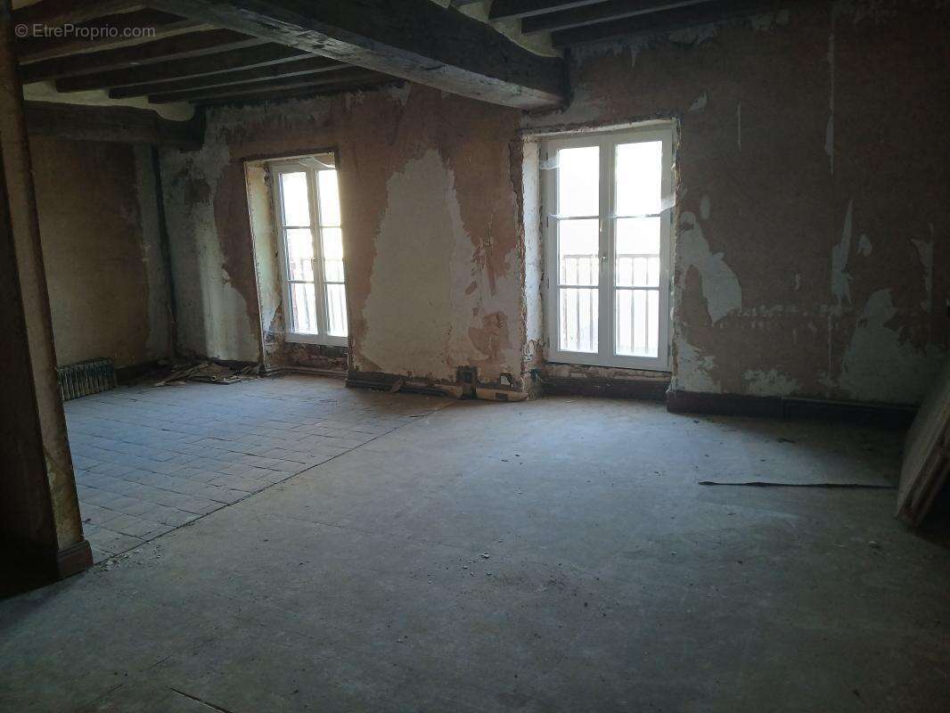 Appartement à POUANCE