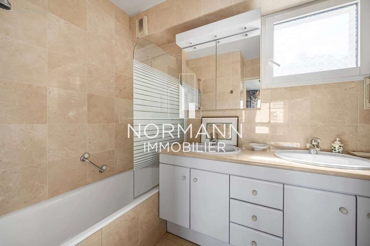 Appartement à PARIS-15E