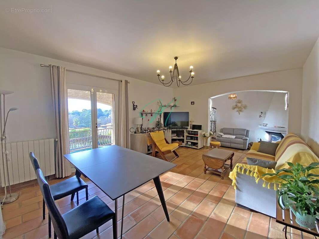 Maison à ROQUEFORT-LES-PINS