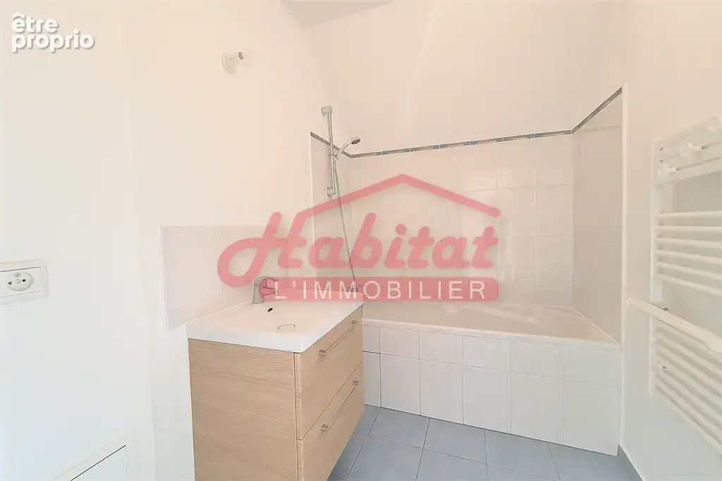 Chelles-coeur de ville - grand appartement 2 pieces avec terrasse et box - photo 6
