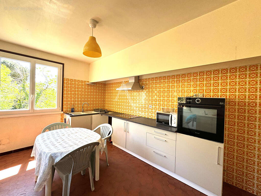 Maison L Isle Jourdain sur presque 3590 m² de terrain - photo 4