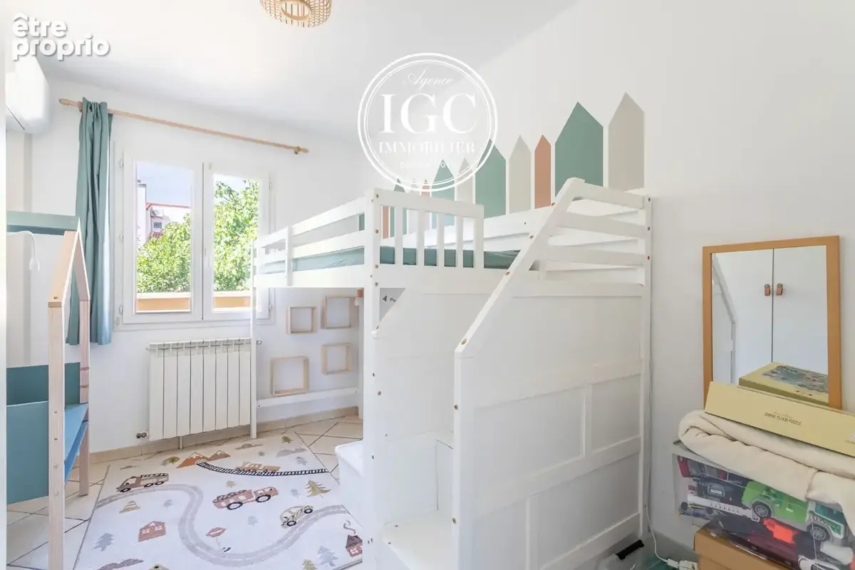 La Fare-les-Oliviers  Villa de 185 m² sur 1550 m² de terrain avec piscine - photo 16