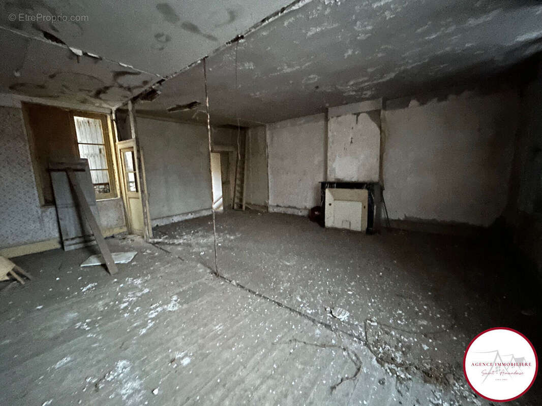 Maison à BRUERE-ALLICHAMPS