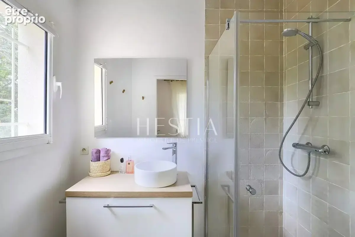 Villa esprit "Bastide" dans un cadre verdoyant - photo 14