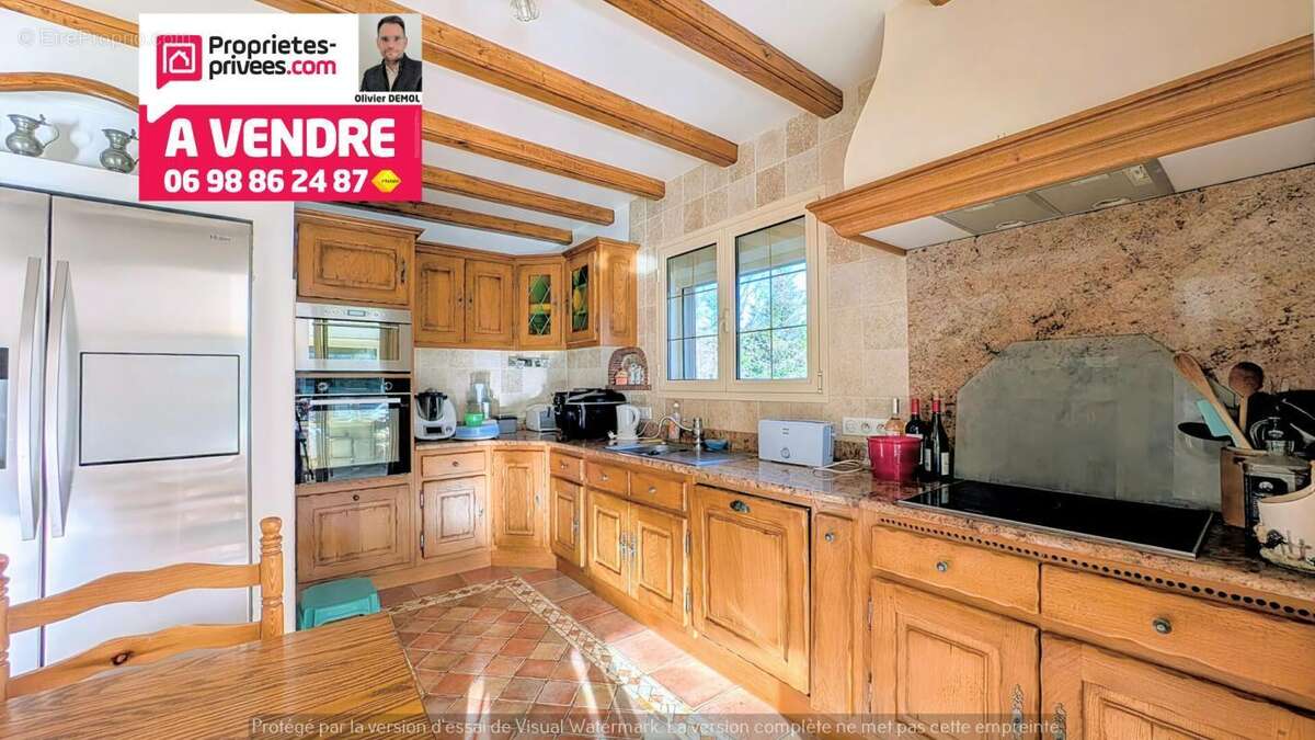 Vaste propriete en deux habitations et nombreuses dependances ! - photo 8
