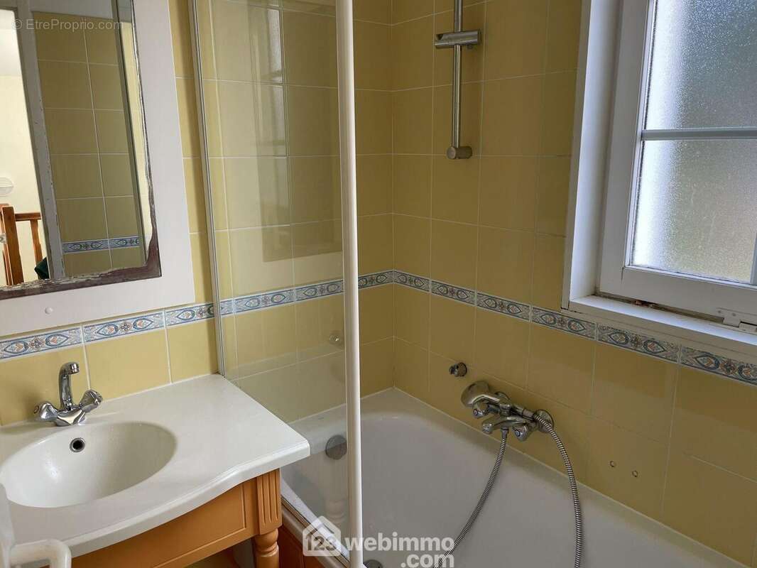 SALLE DE BAIN - Maison à TALMONT-SAINT-HILAIRE