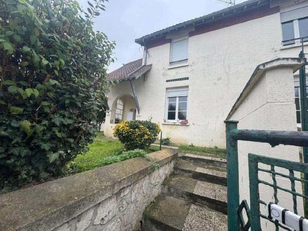 Maison à VILLENEUVE-SAINT-GERMAIN