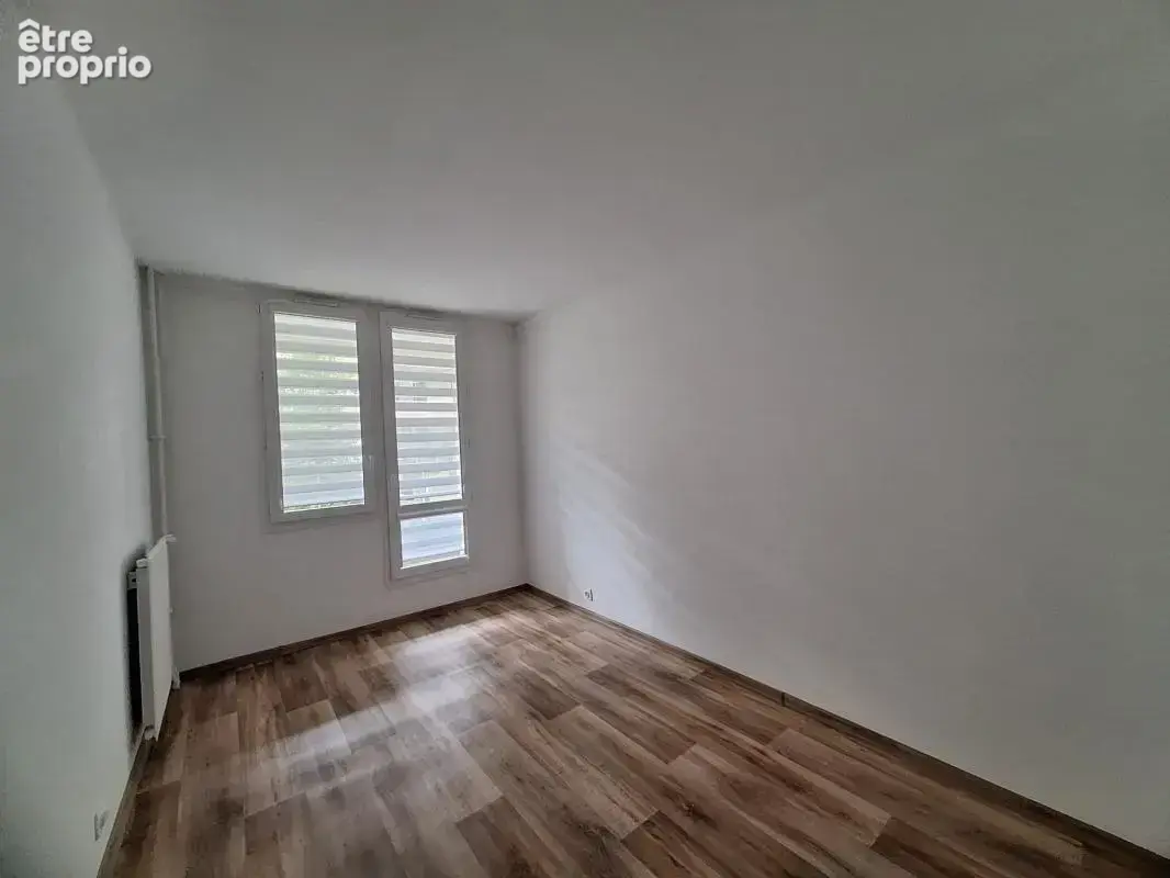 Trappes centre – appartement t2 rénové avec balcon – proche gare - photo 3