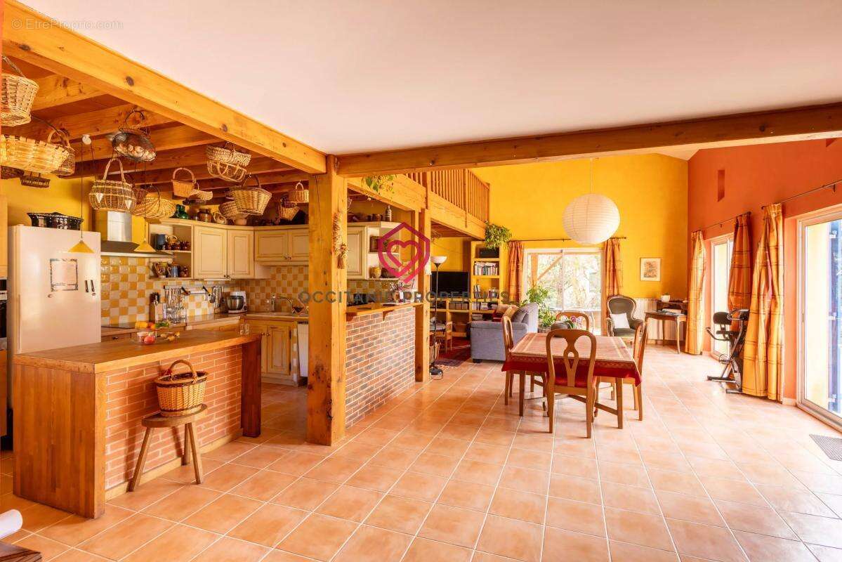Maison à OUVEILLAN