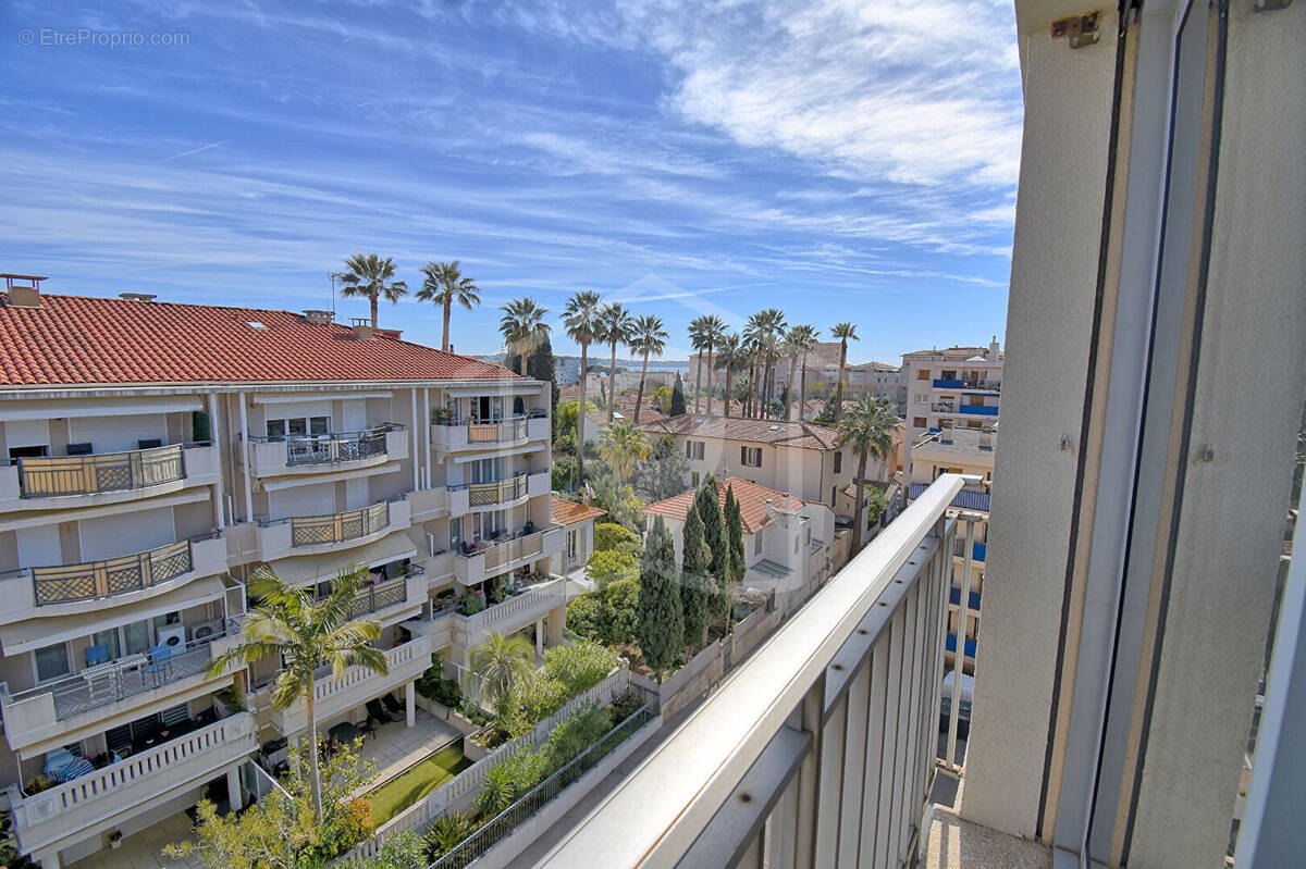 Appartement à VALLAURIS