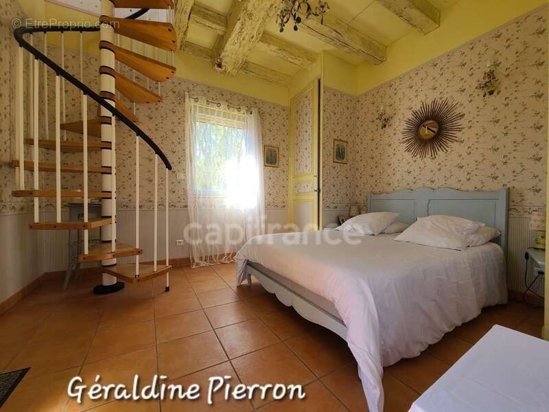 Maison à SAINT-BONNET-SUR-GIRONDE