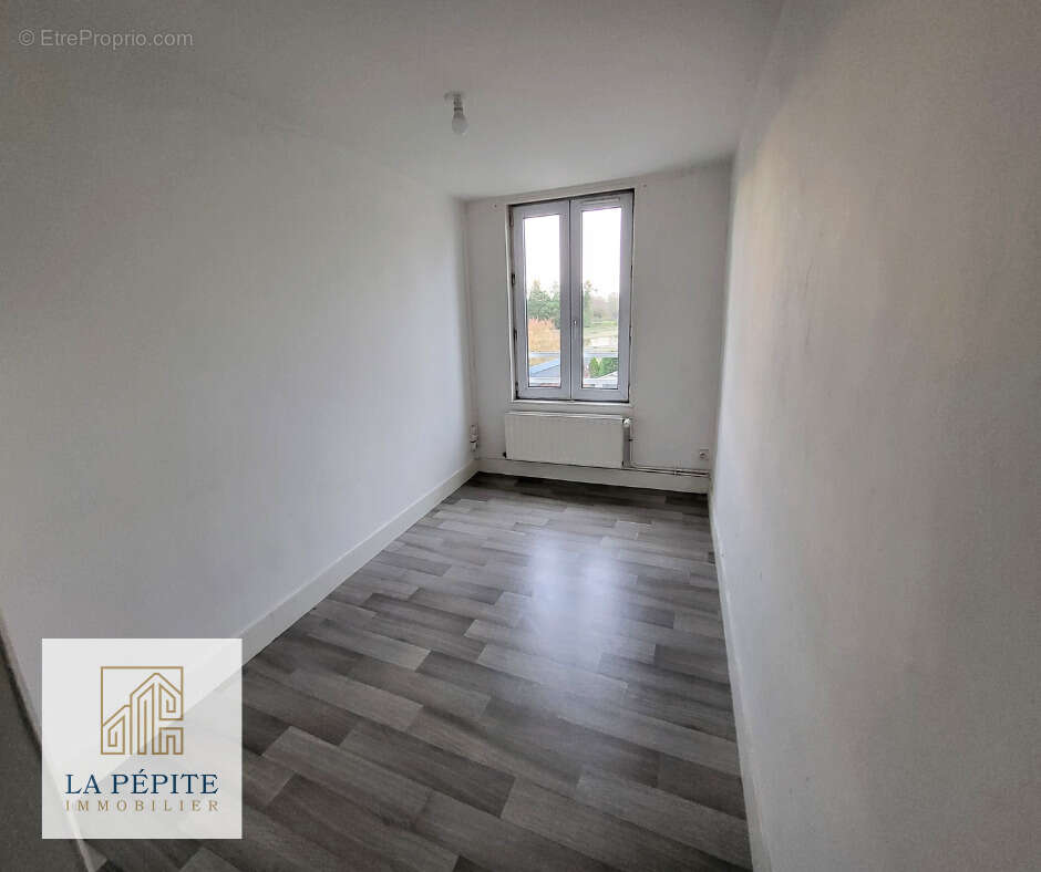 Maison à PONT-SUR-SAMBRE