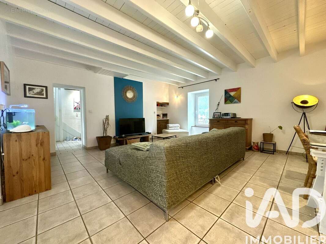 Maison 114 m² à Saint-Vincent-Sterlanges  - photo 3