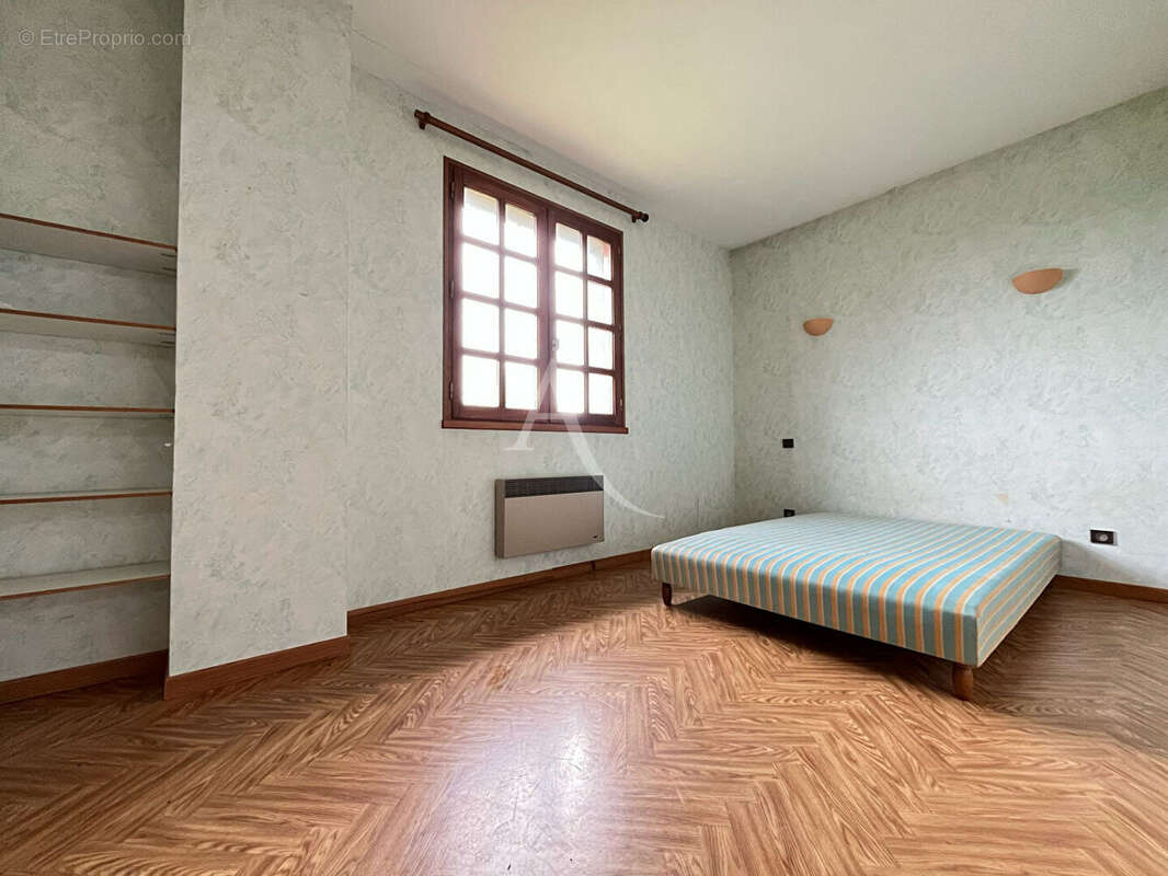 Maison familiale de 135m² avec 5 chambres sur une belle parcelle de près de 7000m² - photo 8