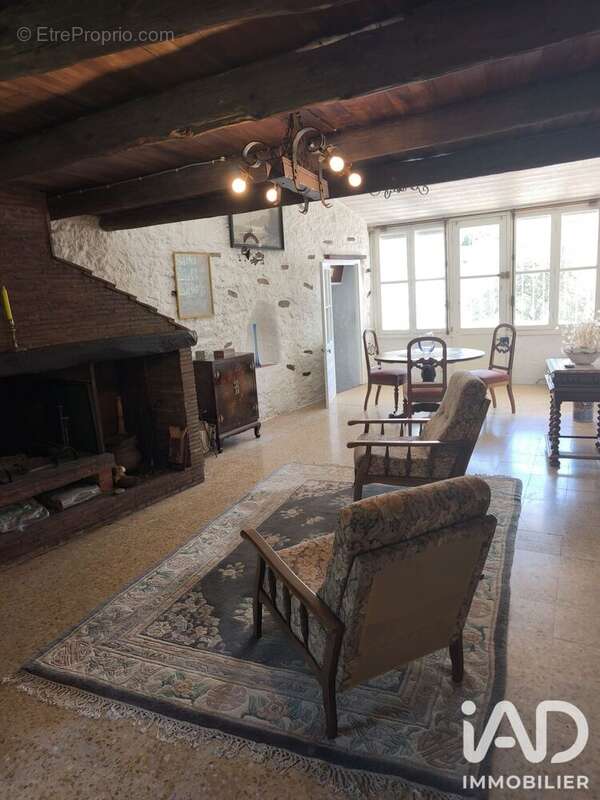 Maison 133 m² à Camelas  - photo 9