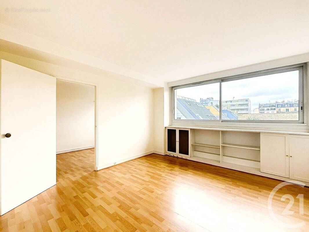 Appartement à PARIS-14E