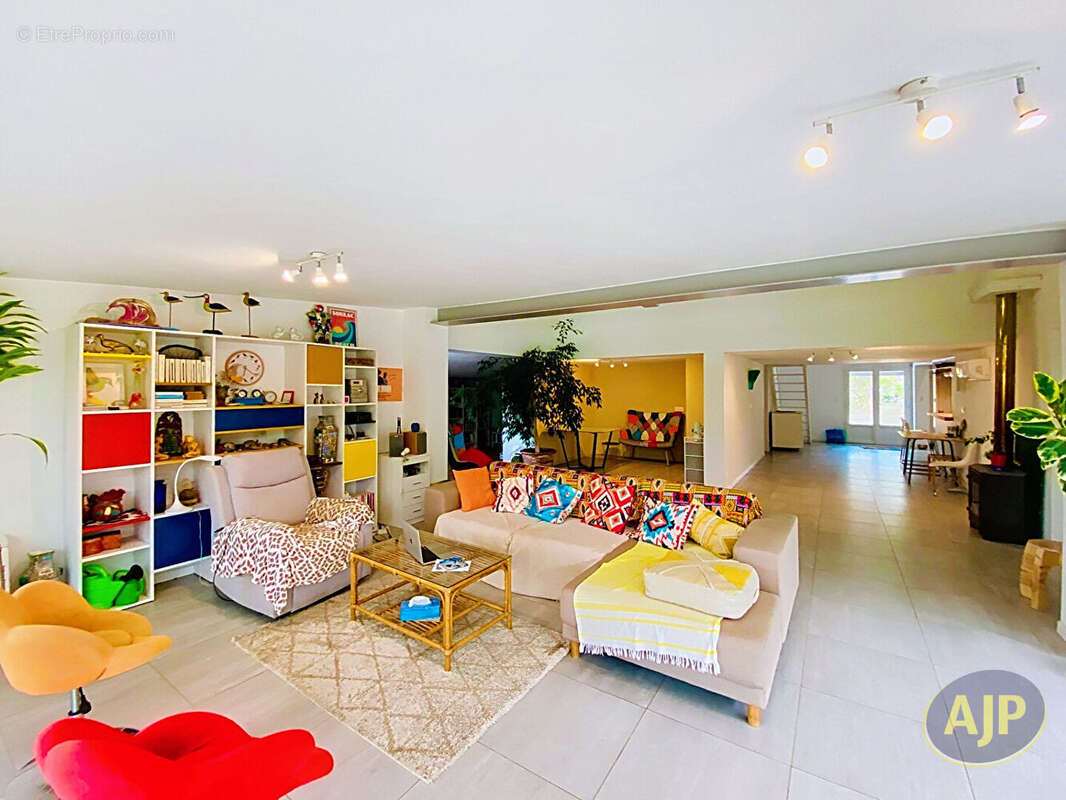 Gaillan - Landaise rénovée de 214m2 avec piscine ! - photo 8