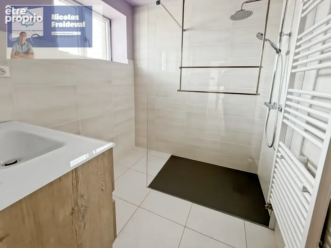 Élégante Longère Bressane Entièrement Rénovée avec Matériaux de Qualité - photo 19