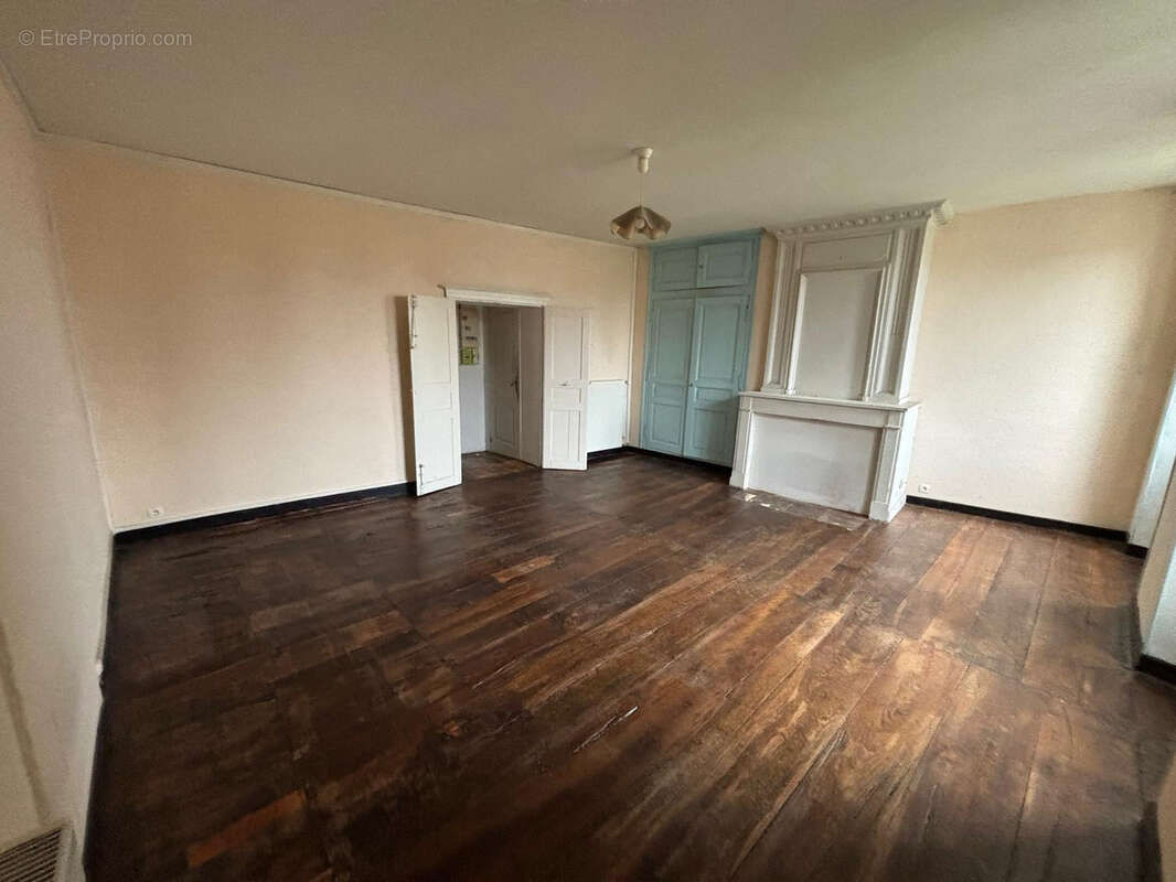 Appartement à BARBEZIEUX-SAINT-HILAIRE