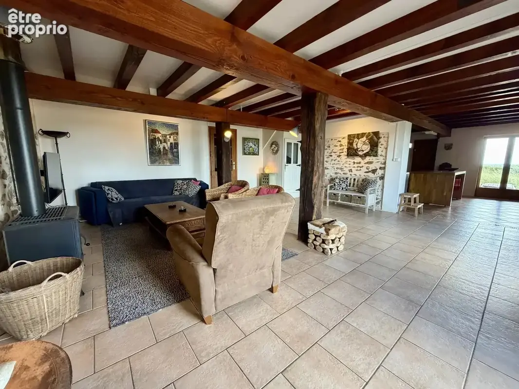 Grand ensemble, entièrement isolé avec 1,4 hectare à vendre près de Remilly - photo 5