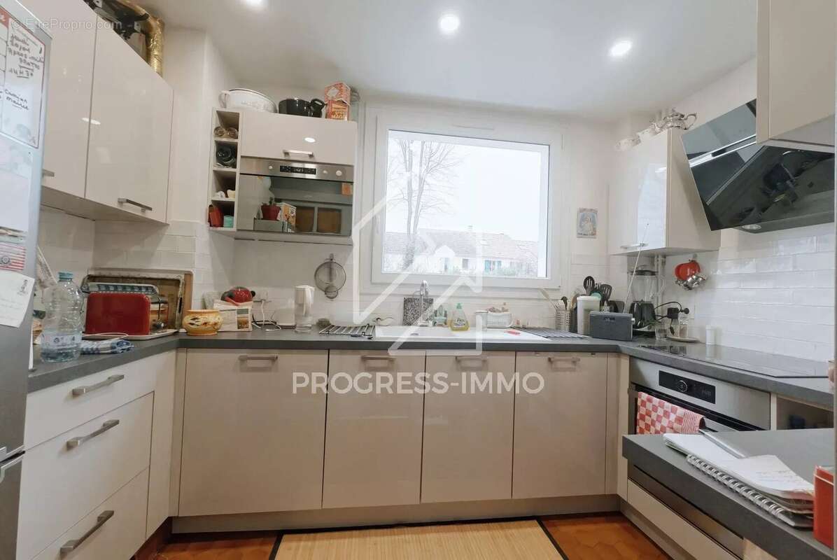 Appartement à COMBS-LA-VILLE