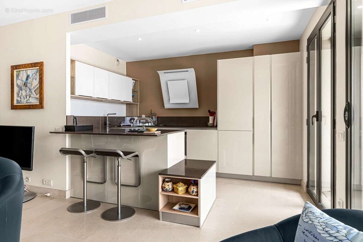 Nice vinaigrier – résidence de prestige "blanche de castille" – 3 pièces de 62 m² – vue mer panoramique & baie des anges – pisci - photo 8