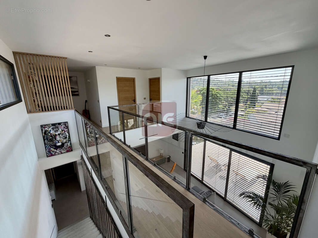 PRADES LE LEZ: Superbe contemporaine de près de 180 m2 sur une parcelle de 700 m2 avec piscine - photo 8