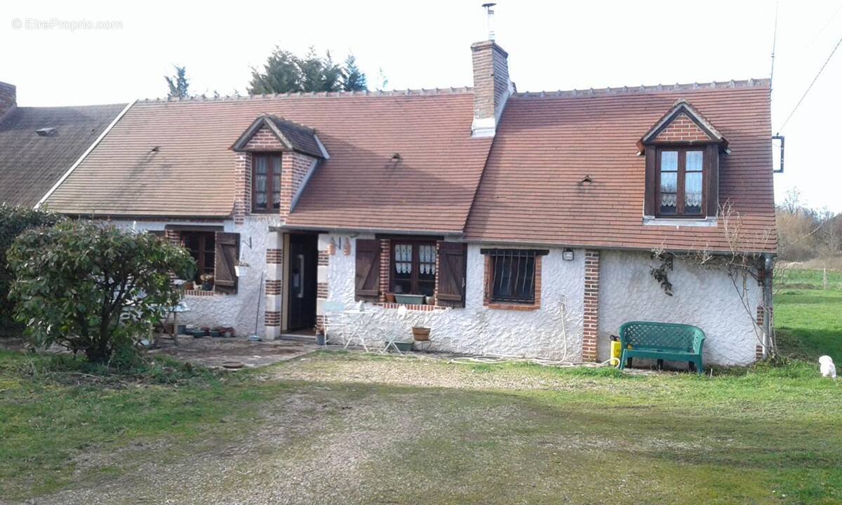 Maison à LES BORDES