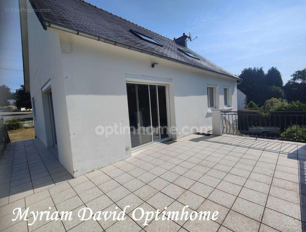 Maison familiale 171 m² – DPE C – 5 chambres – Terrain paysagé de 2 400 m² – Rostrenen - photo 4