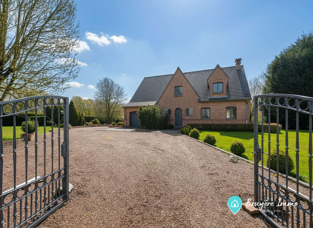 Maison à MONDREPUIS