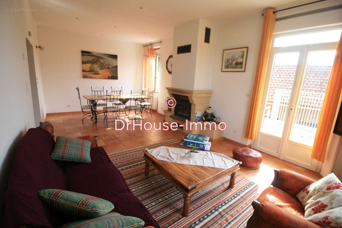 Maison à SAINT-LEON-SUR-VEZERE