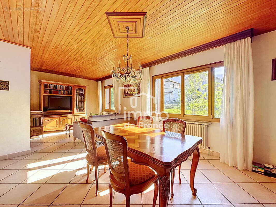 Maison à BELLEGARDE-SUR-VALSERINE